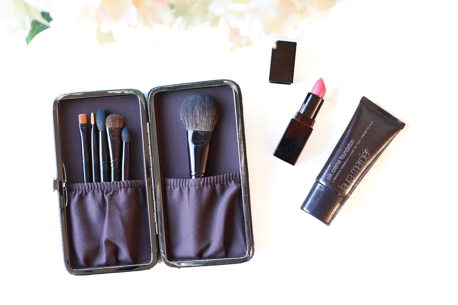 Laura-Mercier-Stroke-of-Genius-Luxe-Brush-Collection-Review-Set-weihnachten-2015