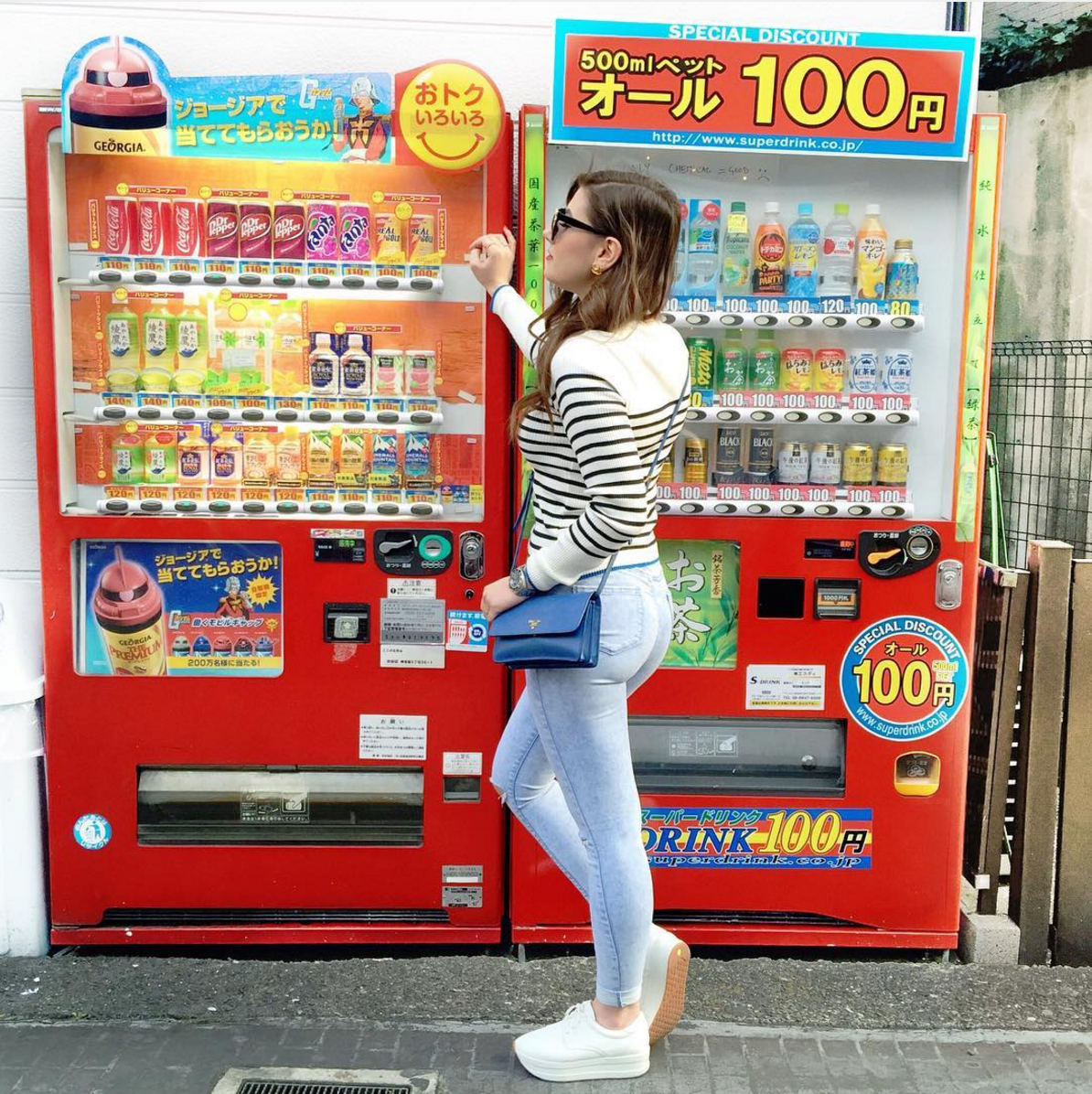tokyo-blogger-edition-sara-bow-vending-machine-outfit-japan-tokyo