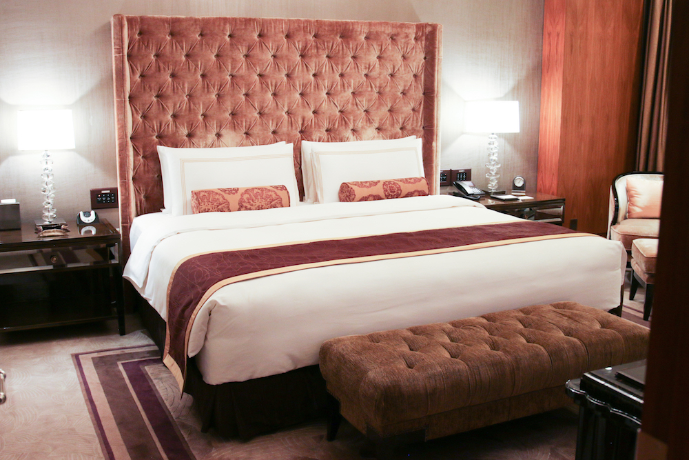 bedroom-schlafzimmer-suite-shangri_la-hotel-tokyo