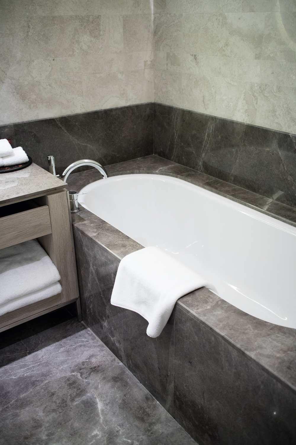 marriott-hotel-taipei-bathtube-shower