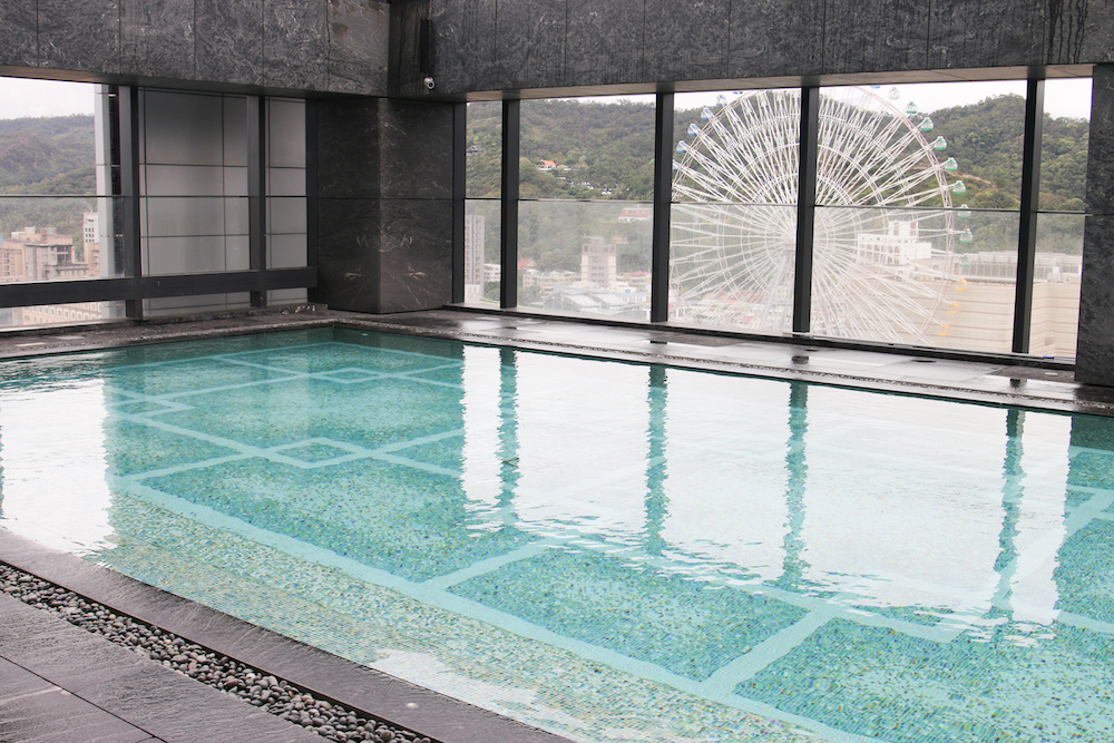 swiming-pool-outdoor-taiwan-taipei-hotel-marriott