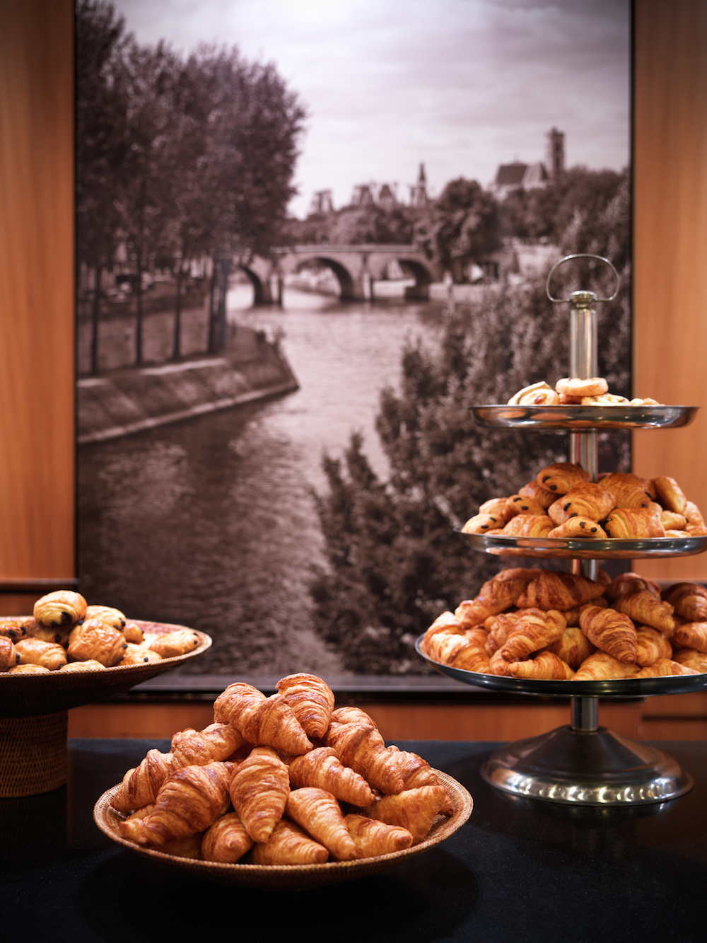 Hyatt Regency Paris Etoile_Arc en Ciel with Pastries