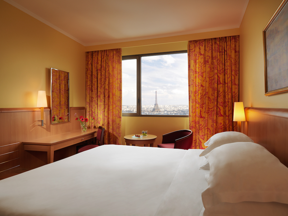 Hyatt Regency Paris Etoile_Classic_Guestroom