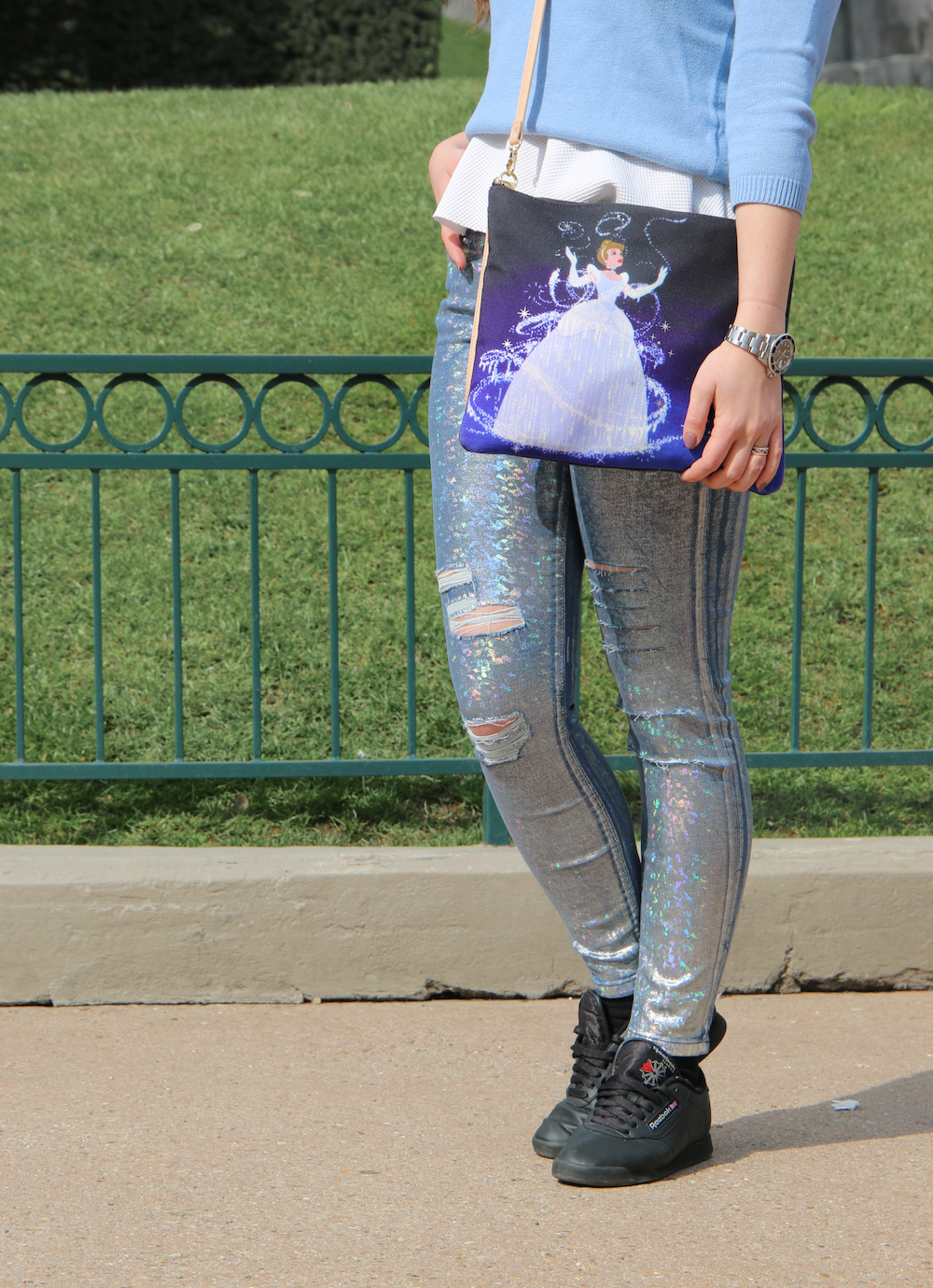 cinderella-outfit-fashion-blogger-inspiration-samantha-thavasa-cinderella-bag-clutch