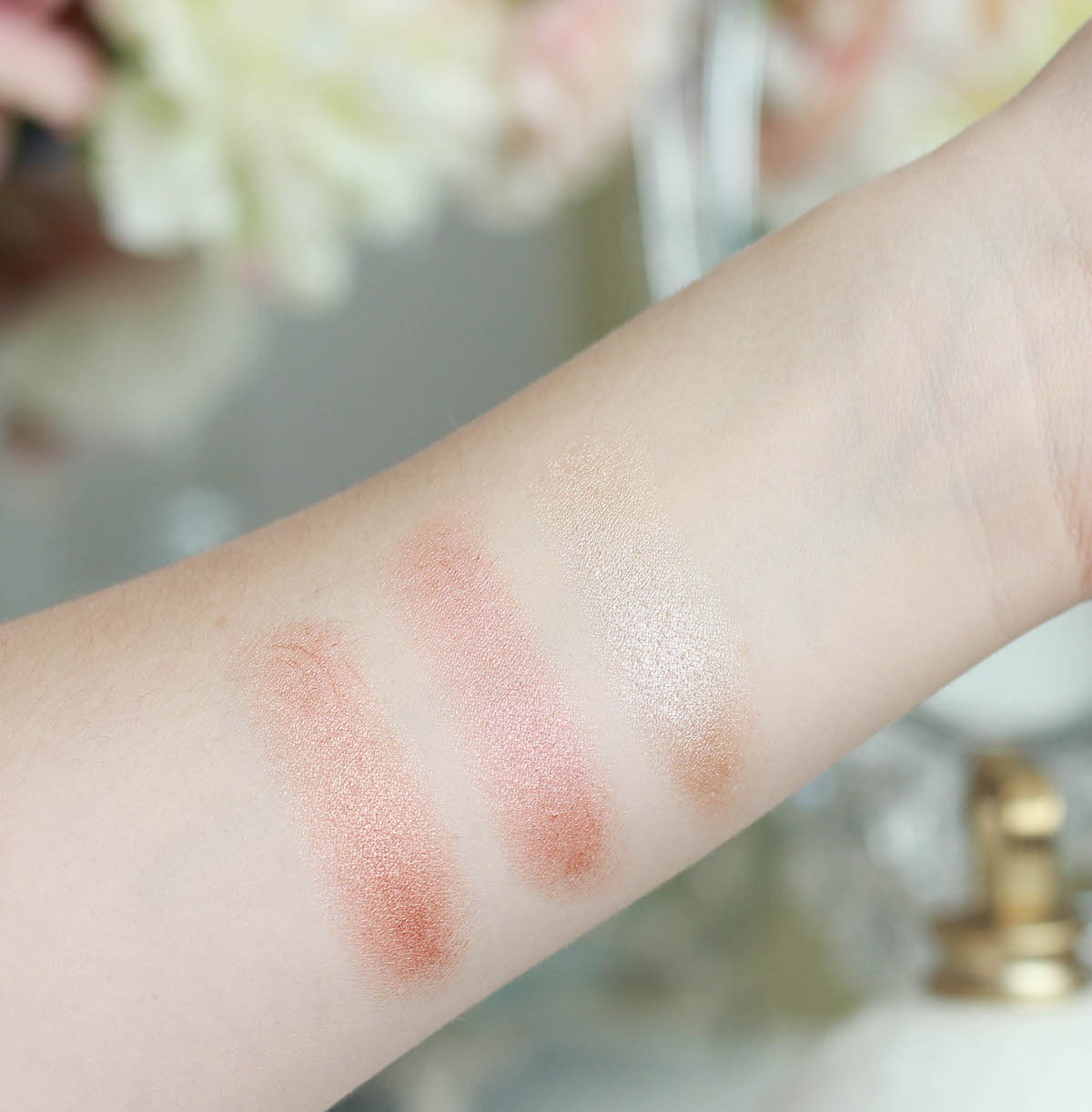 swatch-highlighter-stick-cream-touch-of-glow-champagne-rose-bronze