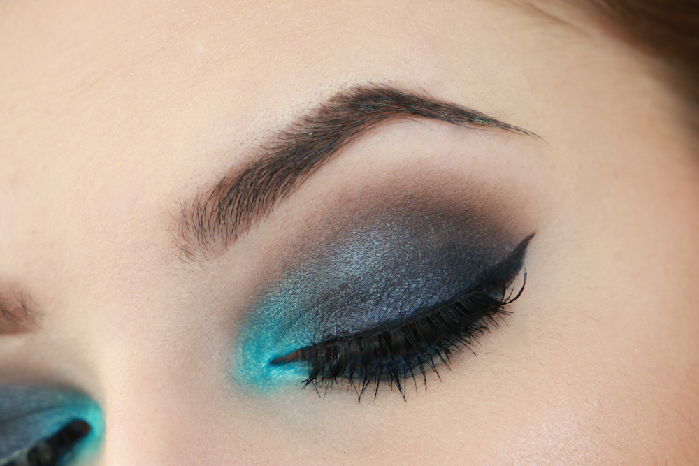 Blau Schwarz Smokey Eyes Look Sara Bow